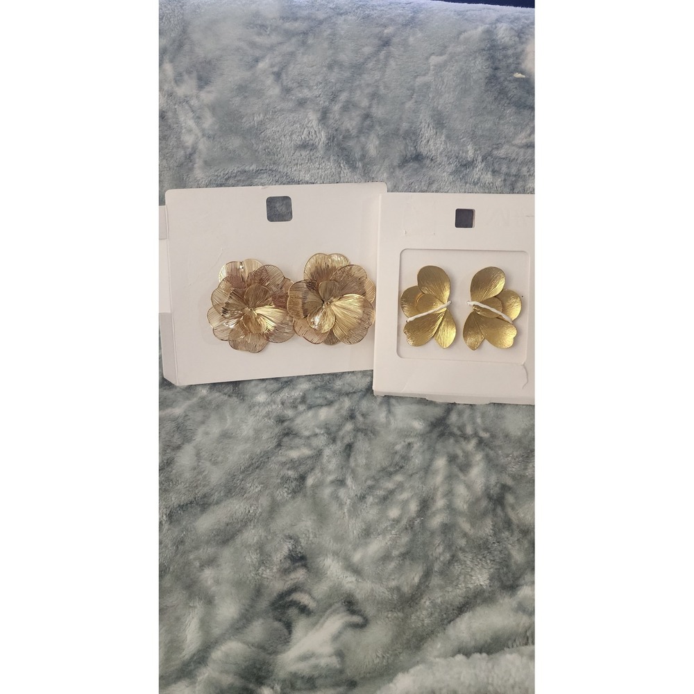 Zara Gold Flower Earring Set Textured Petal Rose Statement Studs 2 Pairs